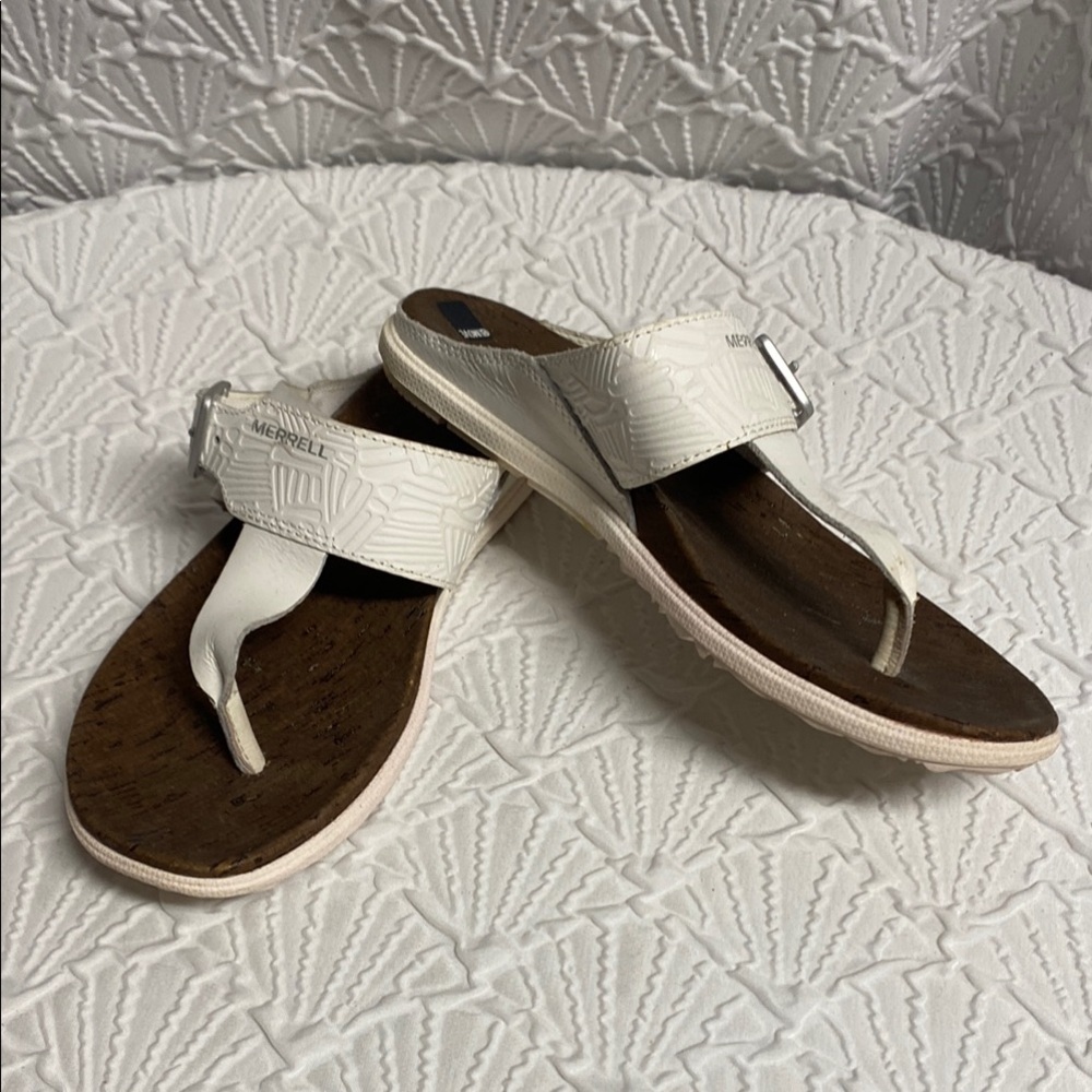 Merrell size 6 White‎ Brown flip flops Sandals  Comfortable Minimalist Design